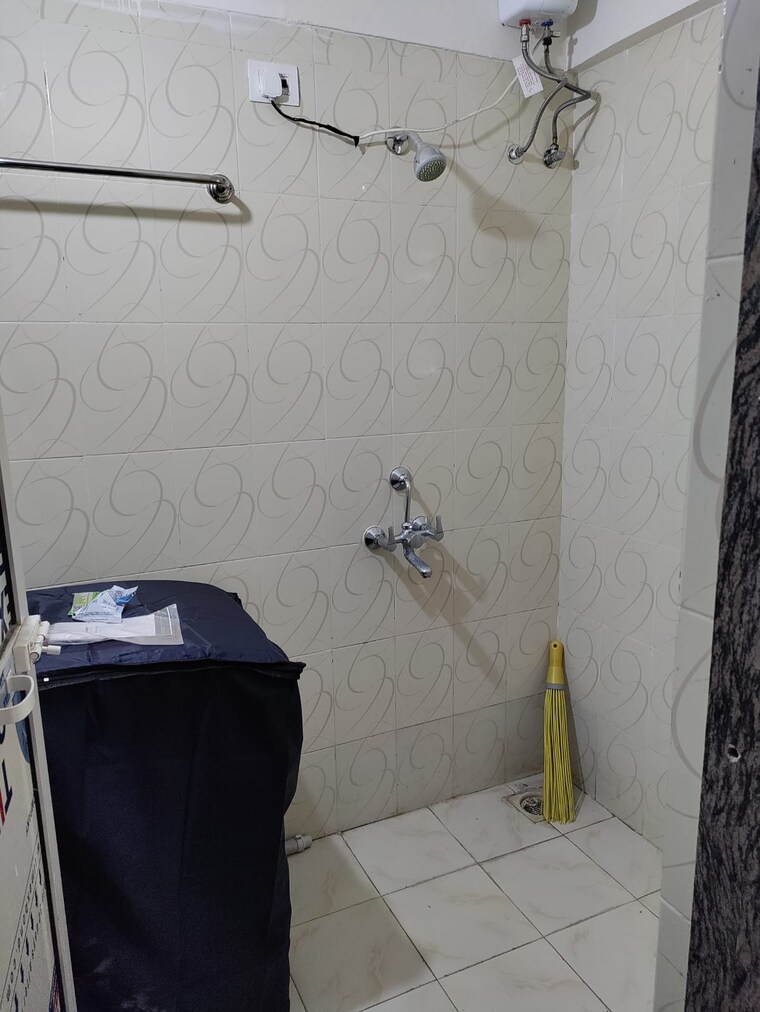 Bathroom, dadar west Pg For Boys & Girls In Dadar West 9611676