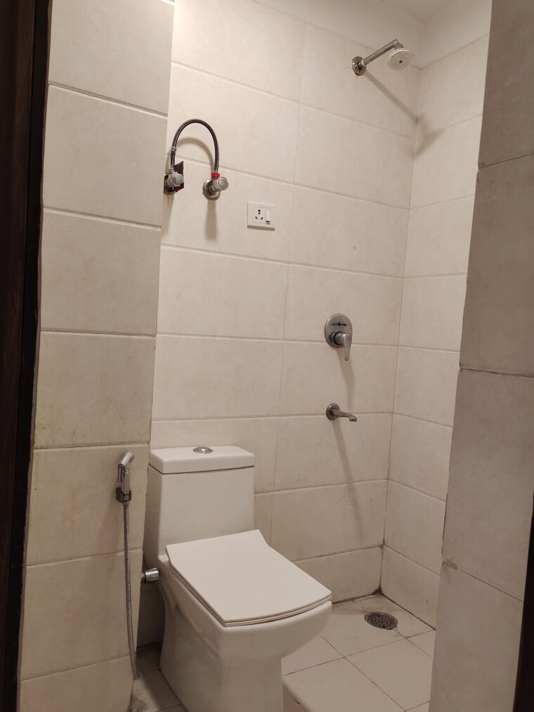 Bathroom, chattarpur 2 Bedroom 950 Sq.Ft. Builder Floor In Chattarpur Delhi 9611718