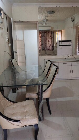 2 BHK Apartment For Rent in Khar West