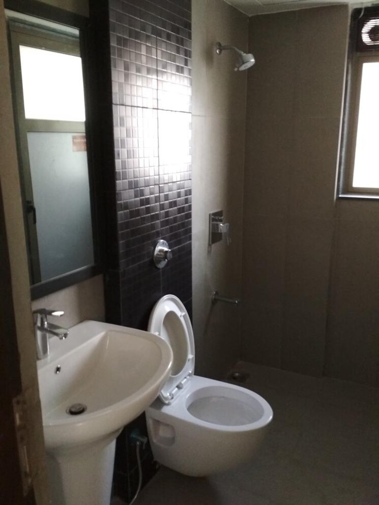 Bathroom, lodha-splendora 1 Bedroom 650 Sq.Ft. Apartment In Ghodbunder Road Thane 9611738