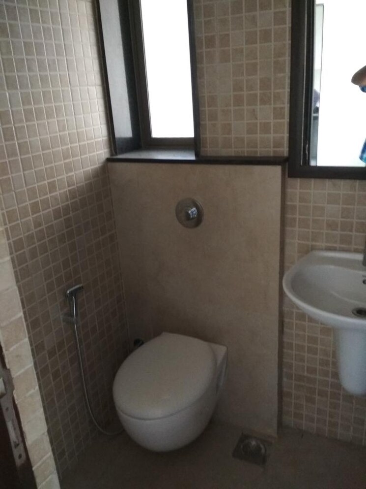 Bathroom, lodha-splendora 1 Bedroom 650 Sq.Ft. Apartment In Ghodbunder Road Thane 9611738