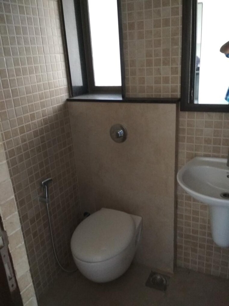 Bathroom, lodha-splendora 1 Bedroom 650 Sq.Ft. Apartment In Ghodbunder Road Thane 9611738