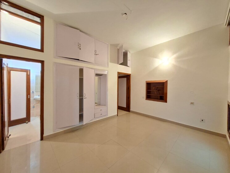 Room, sector 16 3 Bedroom 2000 Sq.Ft. Independent House In Sector 16 Chandigarh 9611873