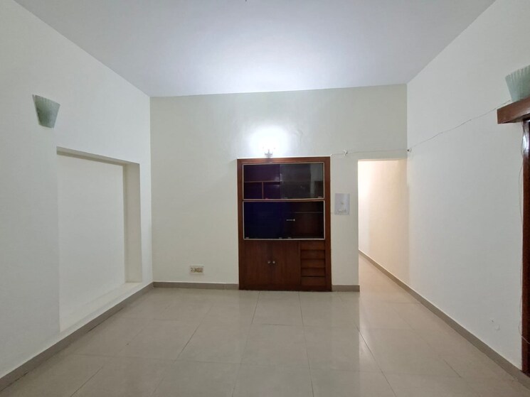 Room, sector 16 3 Bedroom 2000 Sq.Ft. Independent House In Sector 16 Chandigarh 9611873