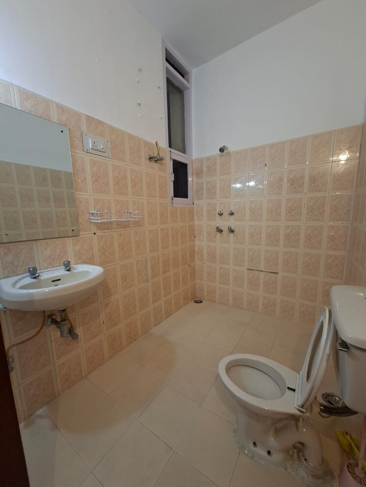 Bathroom, sector 16 3 Bedroom 2000 Sq.Ft. Independent House In Sector 16 Chandigarh 9611873