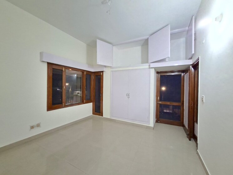 Room, sector 16 3 Bedroom 2000 Sq.Ft. Independent House In Sector 16 Chandigarh 9611873