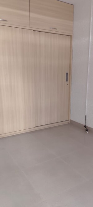 2 BHK Apartment For Rent in K Raheja Palm Court, Malad West