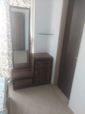 1 BHK Apartment For Rent in Malad East