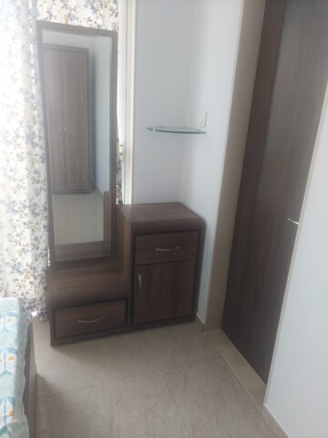 1 BHK Apartment For Rent in Malad East
