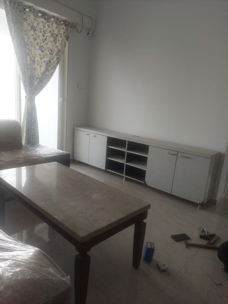 Room, malad east 1 Bedroom 450 Sq.Ft. Apartment In Malad East Mumbai 9611854