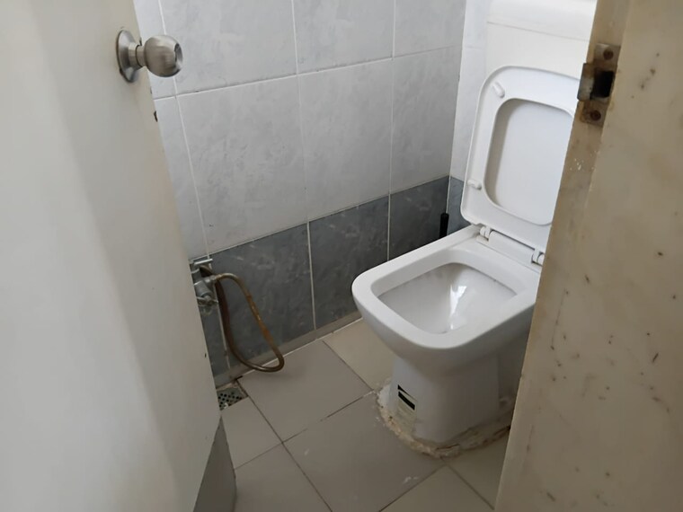 Bathroom, lunkad-queensland 1 Bedroom 550 Sq.Ft. Apartment In Viman Nagar Pune 9611883