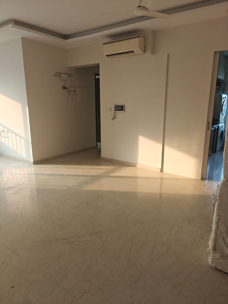 Room, khar west 3 Bedroom 1100 Sq.Ft. Apartment In Khar West Mumbai 9611892