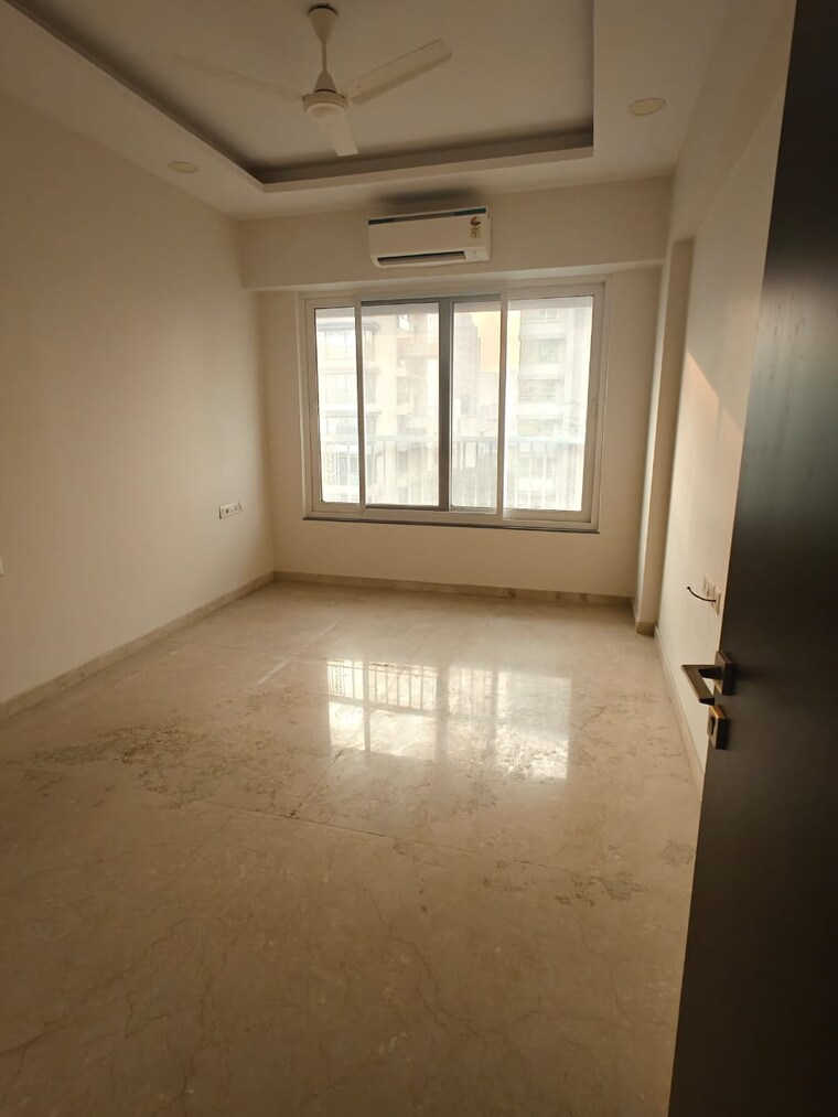 Room, khar west 3 Bedroom 1100 Sq.Ft. Apartment In Khar West Mumbai 9611892