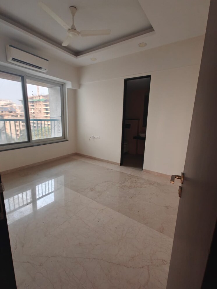 Room, khar west 3 Bedroom 1100 Sq.Ft. Apartment In Khar West Mumbai 9611892
