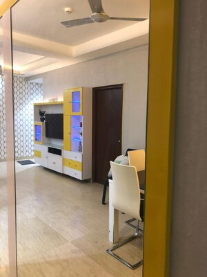 Room in 3 BHK Apartment at Mahagun Moderne, Sector 78 – for Rent