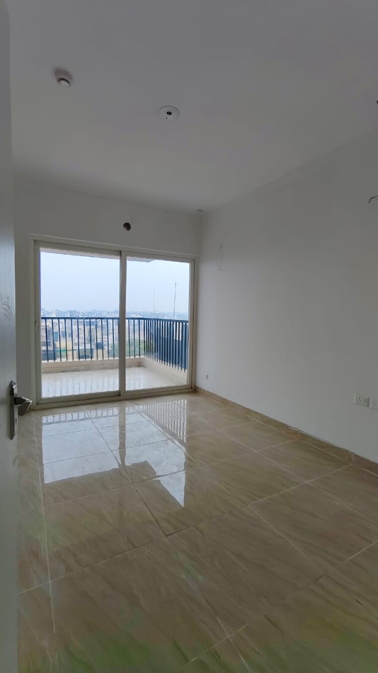 Room, gaur-yamuna-city-16th-park-view 2 Bedroom 1115 Sq.Ft. Apartment In Gaur Yamuna City Greater Noida 9611999