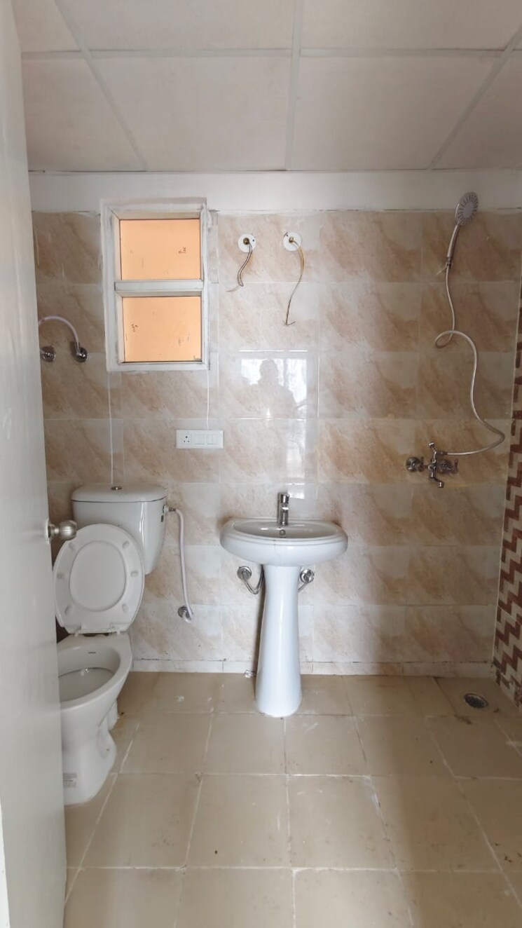 Bathroom, gaur-yamuna-city-16th-park-view 2 Bedroom 1115 Sq.Ft. Apartment In Gaur Yamuna City Greater Noida 9611999
