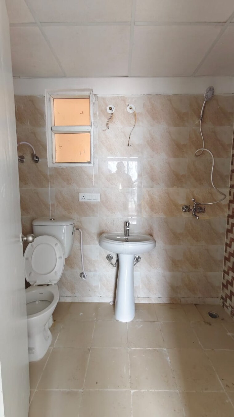 Bathroom, gaur-yamuna-city-16th-park-view 2 Bedroom 1115 Sq.Ft. Apartment In Gaur Yamuna City Greater Noida 9611999
