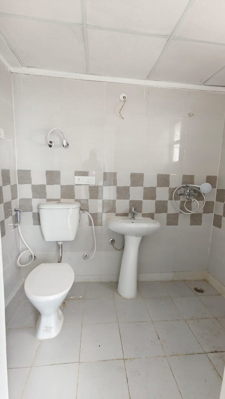 Bathroom, gaur-yamuna-city-16th-park-view 2 Bedroom 1115 Sq.Ft. Apartment In Gaur Yamuna City Greater Noida 9611999