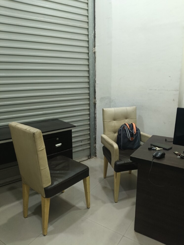 Team Area, express-zone Commercial Office Space 100 Sq.Ft. In Malad East Mumbai 9611960