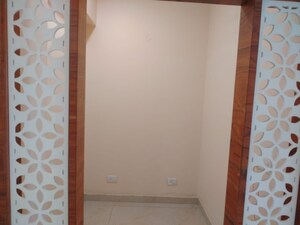 Room in 3 BHK Builder Floor at Sector 4 – for Rent