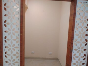 Room in 3 BHK Builder Floor at Sector 4 – for Rent