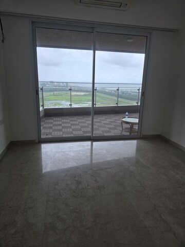 Room in 3 BHK Apartment at Lokhandwala Minerva Mahalaxmi, Mahalaxmi – for Sale