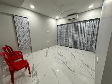 Master Bedroom in 2.5 BHK Apartment at Happy Jade Gardens, Ghatkopar East – for Rent