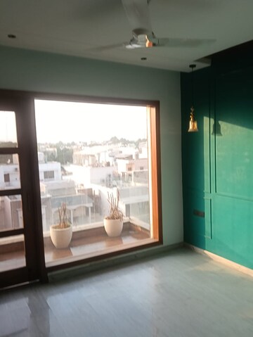 Room in 3 BHK Builder Floor at Sector 21 – for Sale