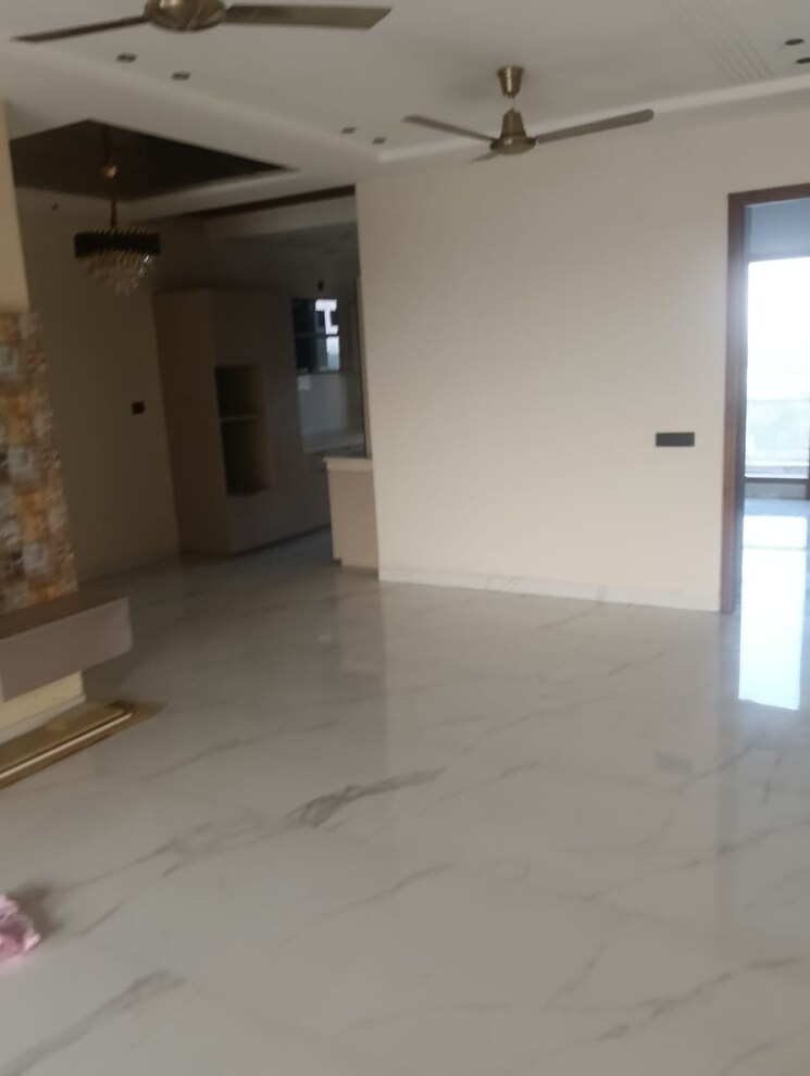 Room, sector 21 3 Bedroom 2250 Sq.Ft. Builder Floor In Sector 21 Panchkula 9612097