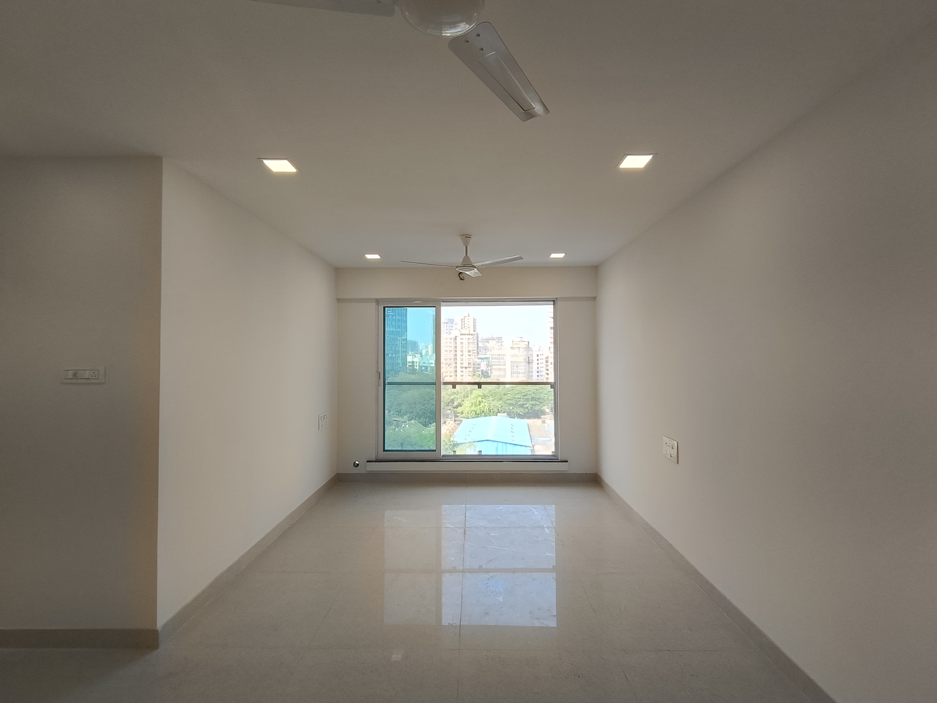 2 BHK Apartment For Rent in Triumph Tower