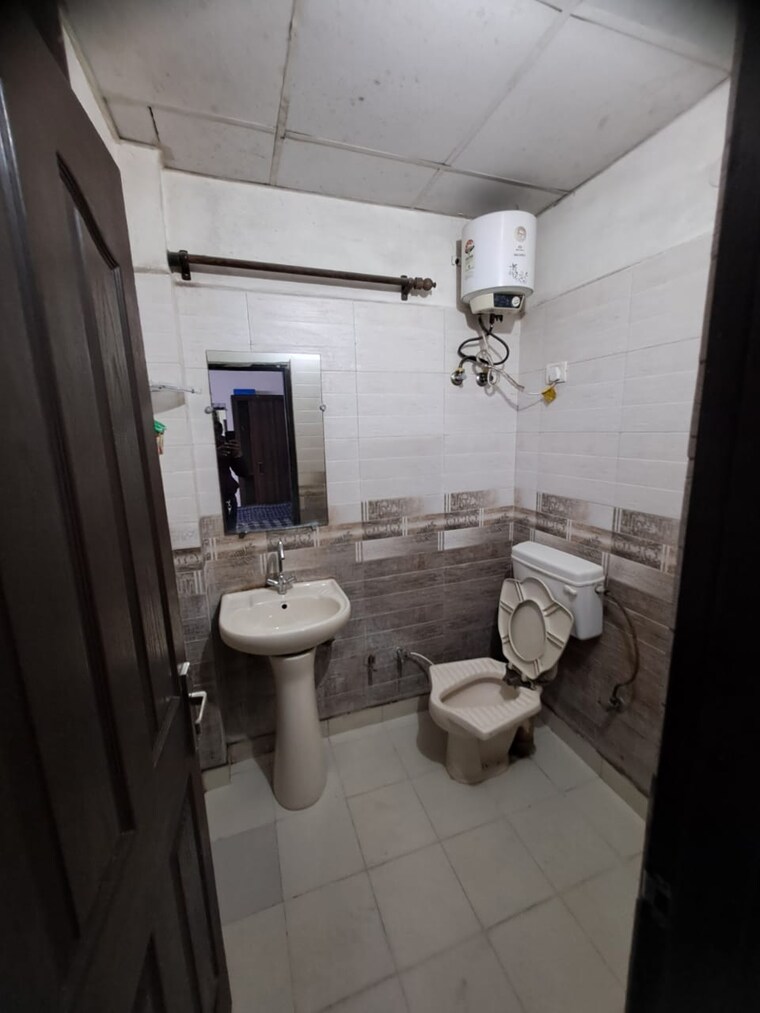 Bathroom, vasundhara sector 1 2 Bedroom 850 Sq.Ft. Builder Floor In Vasundhara Sector 1 Ghaziabad 9612252