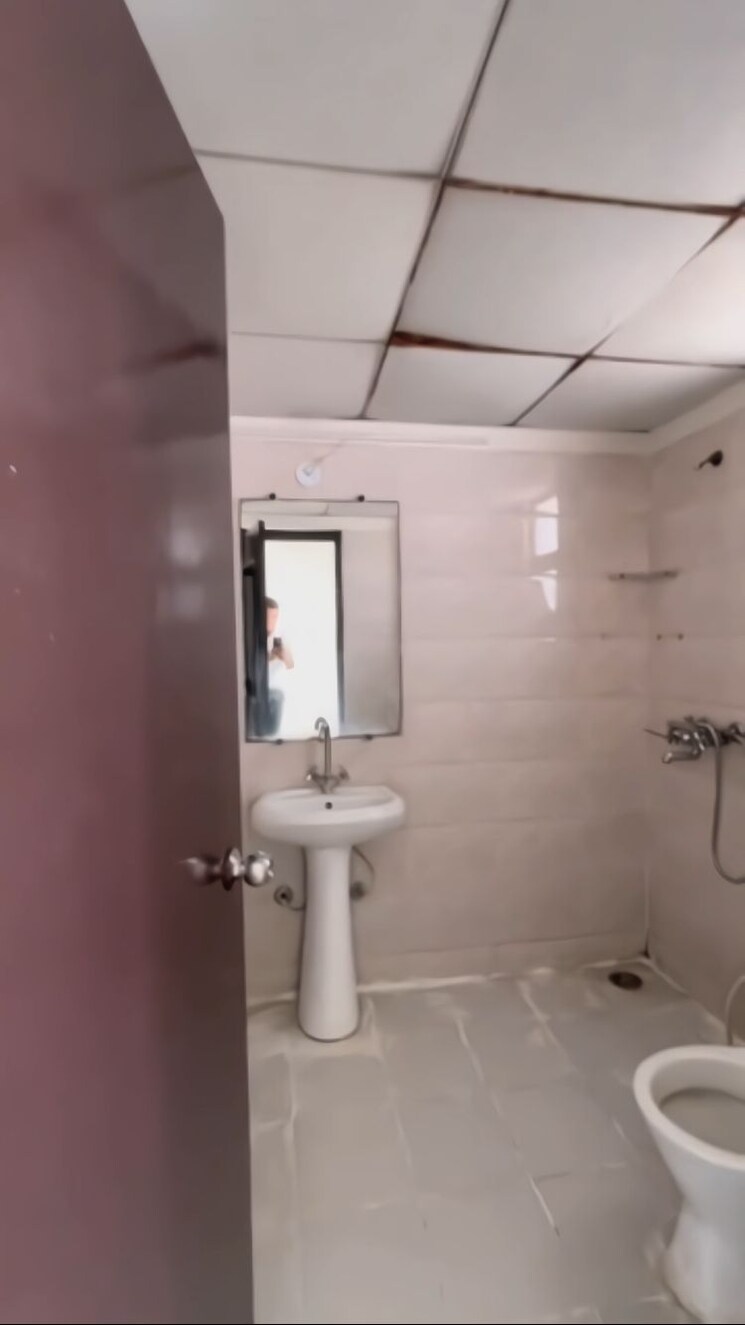 Bathroom, gaur-city-2-16th-avenue 2 Bedroom 1010 Sq.Ft. Apartment In Sector 16c Greater Noida Greater Noida 9612160