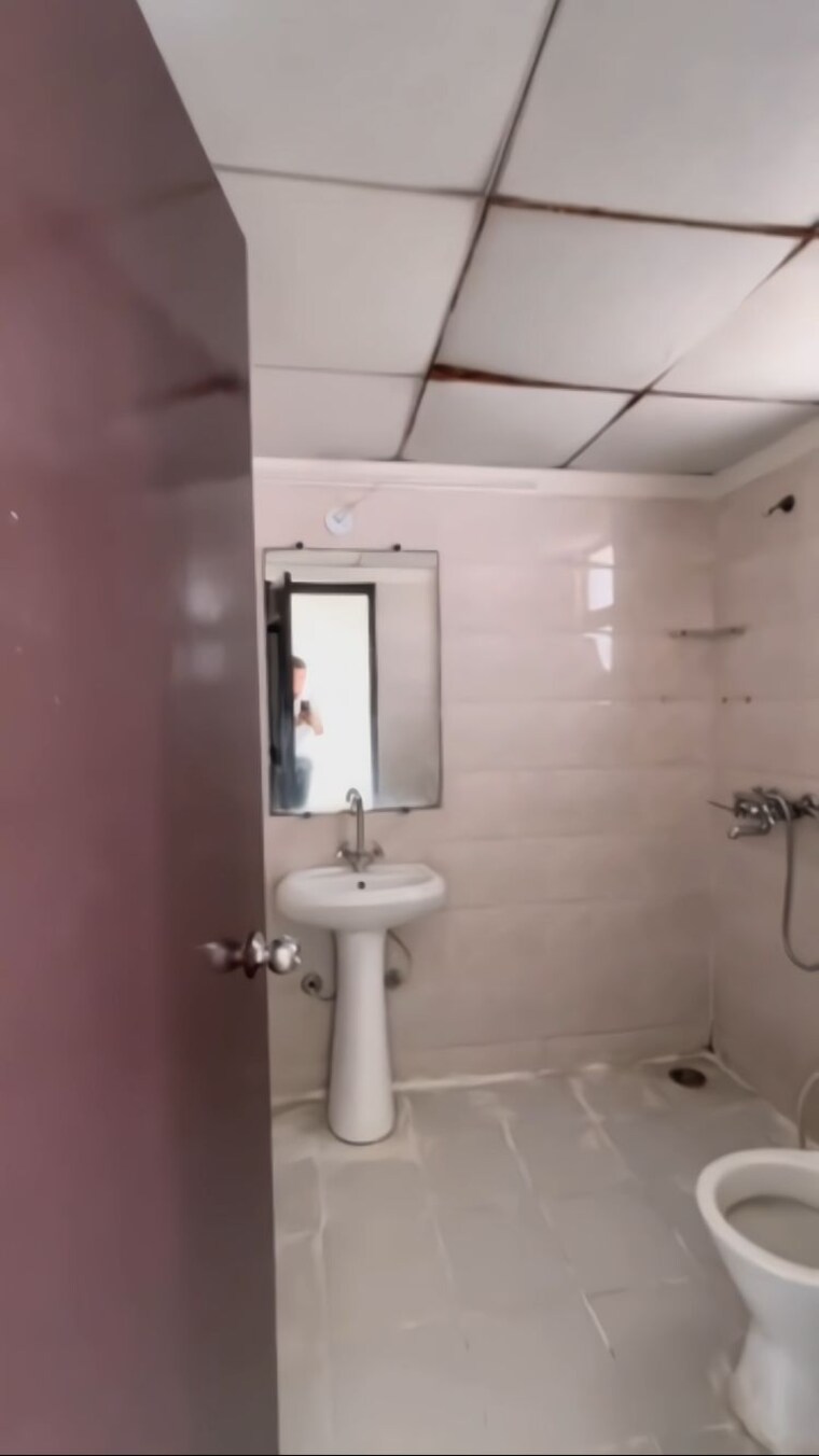 Bathroom, gaur-city-2-16th-avenue 2 Bedroom 1010 Sq.Ft. Apartment In Sector 16c Greater Noida Greater Noida 9612160