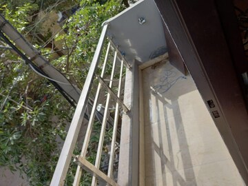 Balcony in 1 RK Builder Floor at Ansal Royale Casa, Sector 55 – for Rent