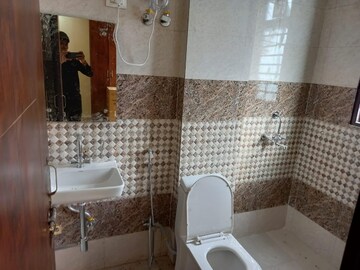 Bathroom in 1 RK Builder Floor at Ansal Royale Casa, Sector 55 – for Rent