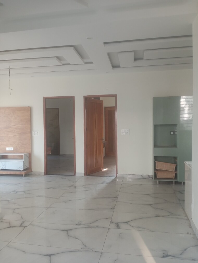 Room, patiala road 5 Bedroom 180 Sq.Yd. Independent House In Patiala Road Zirakpur 9612344