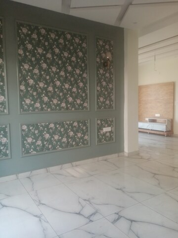 Room in 5 BHK Independent House at Patiala Road – for Sale