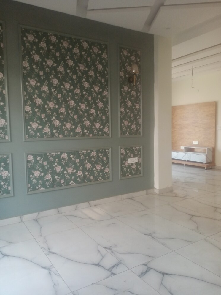 Room, patiala road 5 Bedroom 180 Sq.Yd. Independent House In Patiala Road Zirakpur 9612344