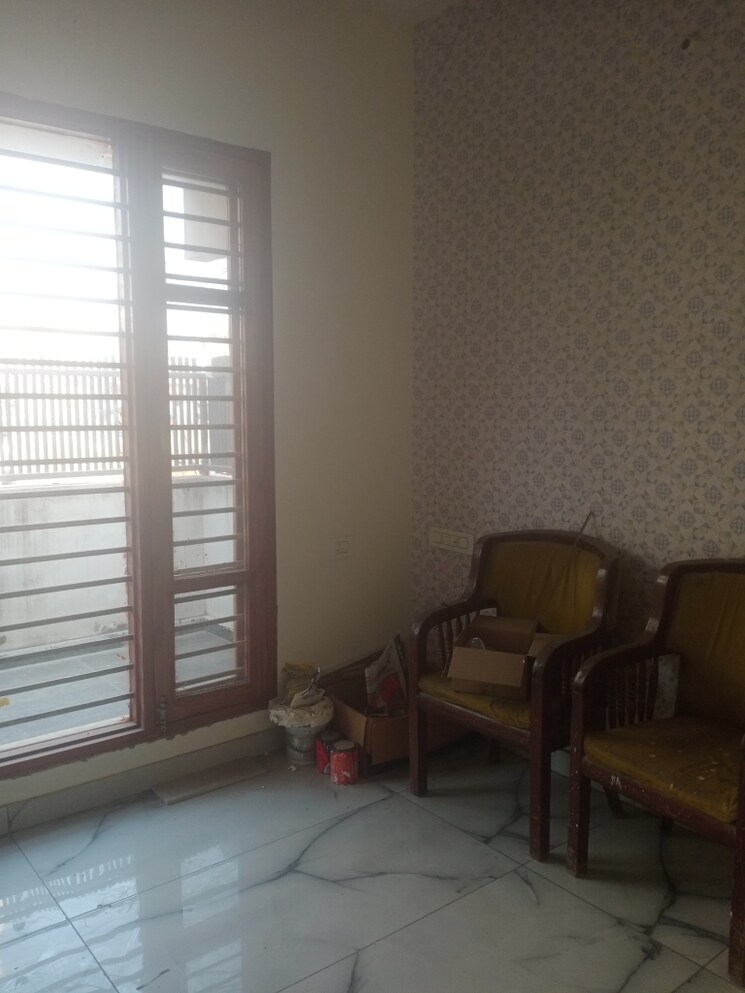 Room, patiala road 5 Bedroom 180 Sq.Yd. Independent House In Patiala Road Zirakpur 9612344