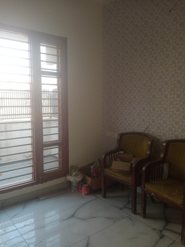Room, patiala road 5 Bedroom 180 Sq.Yd. Independent House In Patiala Road Zirakpur 9612344