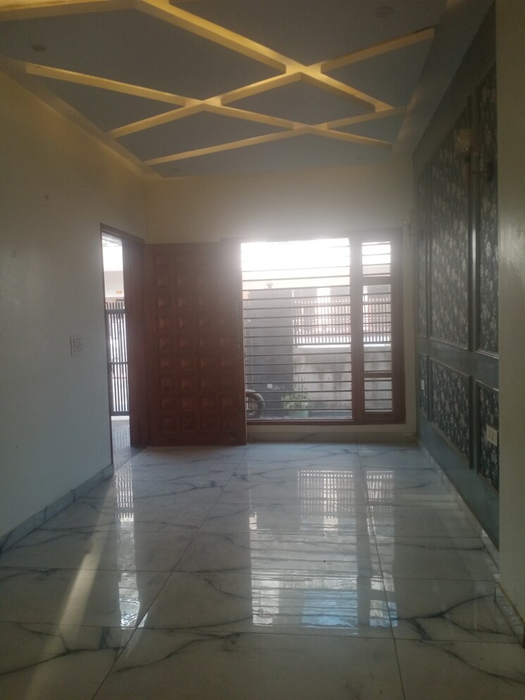 Room, patiala road 5 Bedroom 180 Sq.Yd. Independent House In Patiala Road Zirakpur 9612344