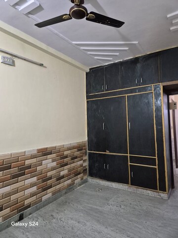 Room in 2 BHK Builder Floor at Vasundhara Sector 1 – for Rent