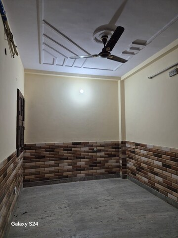 Room in 2 BHK Builder Floor at Vasundhara Sector 1 – for Rent