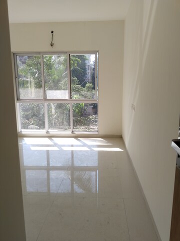 Room in 2 BHK Apartment at Vaibhav Apartment Naupada, Naupada – for Sale