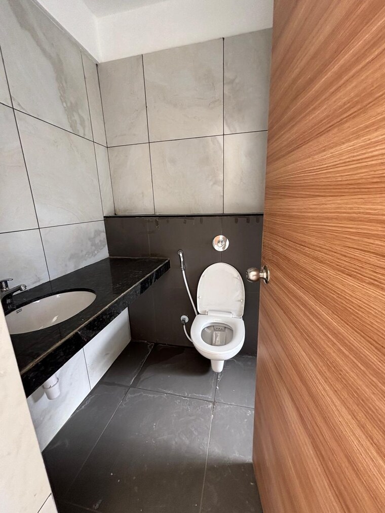 Attached Bathroom, wakad 3 Bedroom 1150 Sq.Ft. Apartment In Wakad Pune 9612485