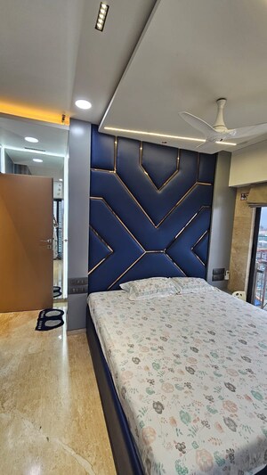 Staircase in 4 BHK Apartment at Vishnu Mahal, Churchgate – for Sale