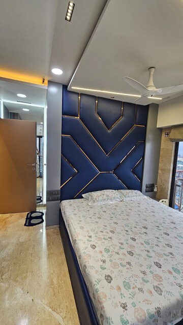 Staircase in 4 BHK Apartment at Vishnu Mahal, Churchgate – for Sale