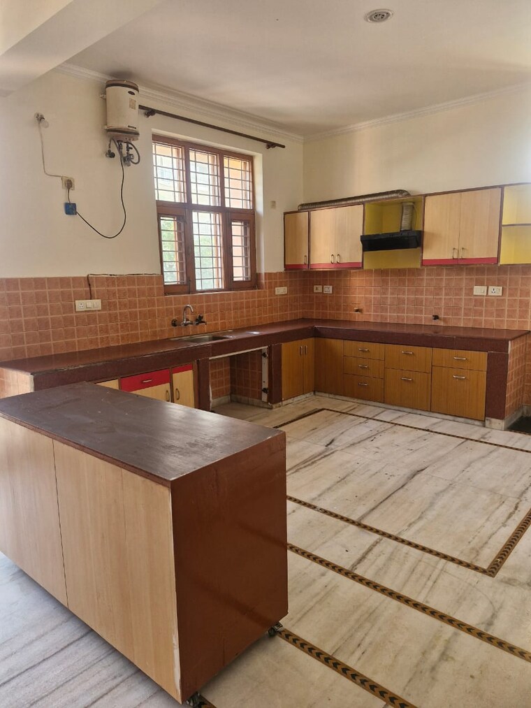 Kitchen, rwa-apartments-sector-50 3 Bedroom 300 Sq.Mt. Builder Floor In Sector 50 Noida 9612497