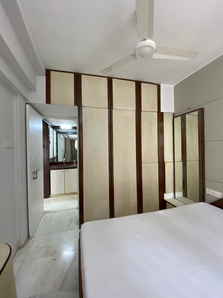 Bedroom, khar west 3 Bedroom 1000 Sq.Ft. Apartment In Khar West Mumbai 9612644